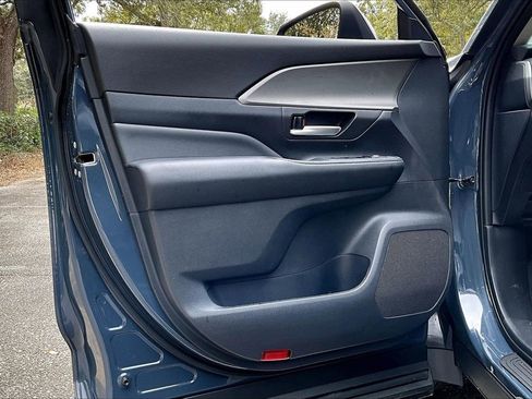 Used 2025 Toyota Grand Highlander XLE image 17