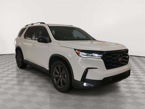 Used 2023 Honda Pilot Sport image 4