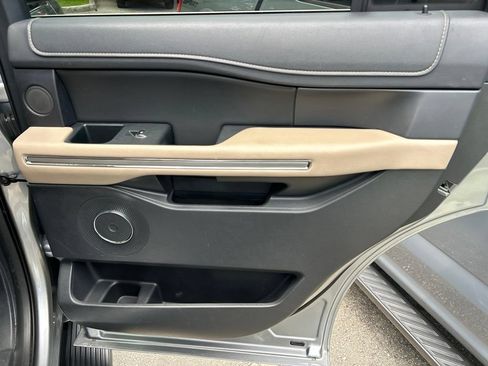 Used 2024 Ford Expedition Limited RWD image 46