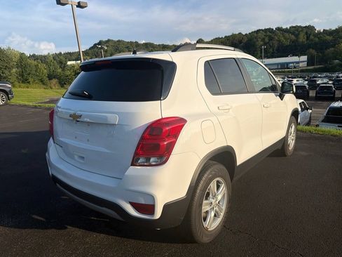 Used 2022 Chevrolet Trax LT w/ LT Convenience Package AWD/4WD image 4