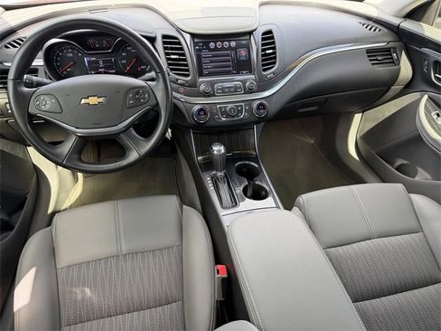 Used 2017 Chevrolet Impala LT w/ Convenience Package image 17