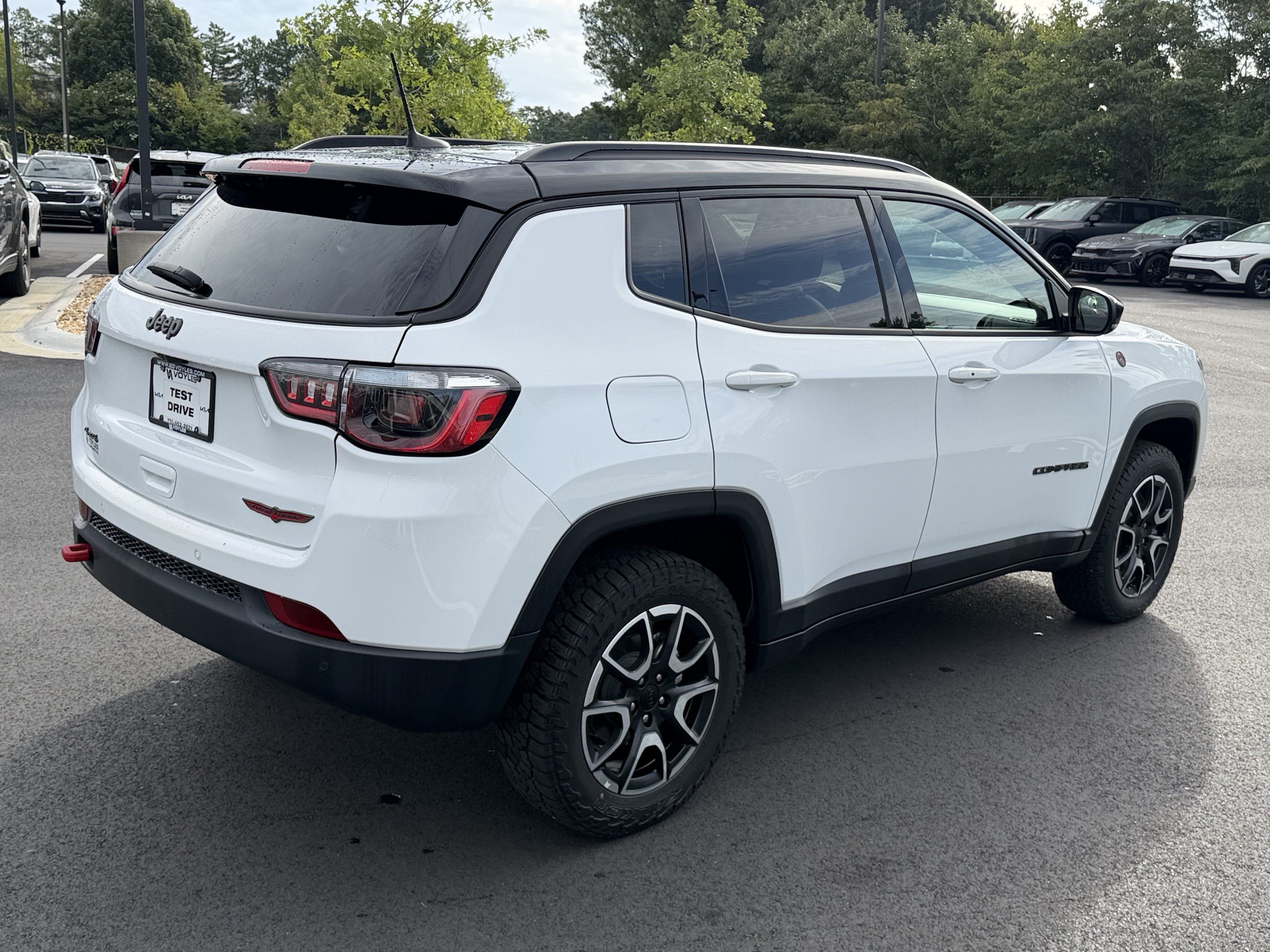 Used 2024 Jeep Compass Trailhawk AWD/4WD image 7