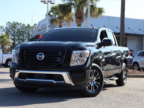 Used 2021 Nissan Titan SV w/ SV Convenience Package image 1