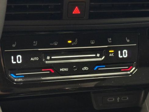 New 2025 Volkswagen Jetta SEL image 17