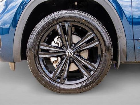 Used 2023 Volkswagen Atlas Cross Sport SEL R-Line AWD/4WD image 9