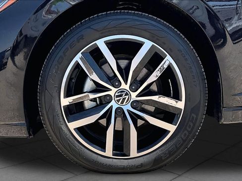 Used 2025 Volkswagen Jetta SE FWD image 11