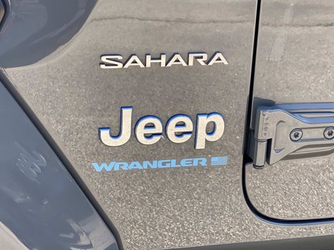 Used 2023 Jeep Wrangler Sahara AWD/4WD image 13