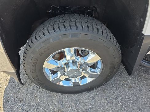 Used 2017 Chevrolet Silverado 2500 LT AWD/4WD image 36