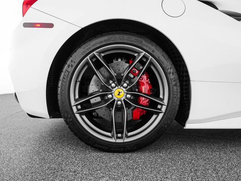 Used 2018 Ferrari 488 Spider RWD image 40