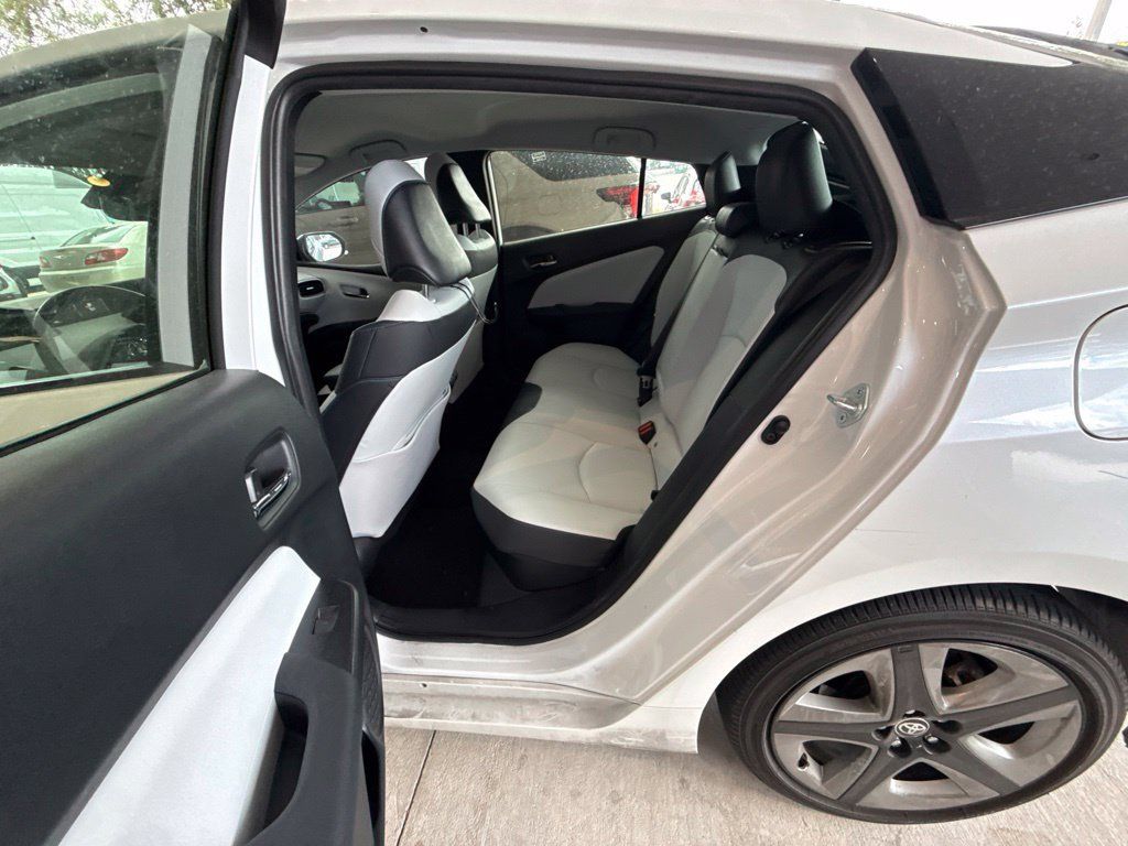 Used 2022 Toyota Prius Limited FWD image 4