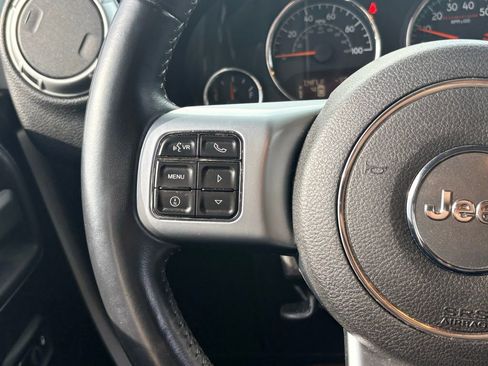 Used 2015 Jeep Wrangler Unlimited Rubicon image 18