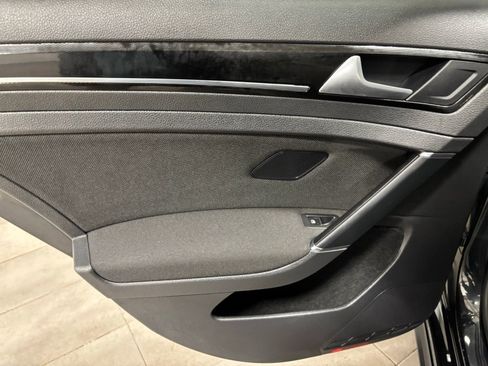 Used 2016 Volkswagen Golf image 17