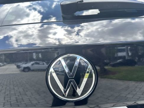 Used 2024 Volkswagen Taos SE FWD image 14