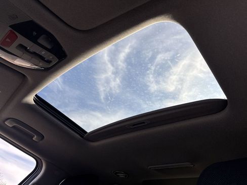 Used 2024 Kia EV9 Land image 19