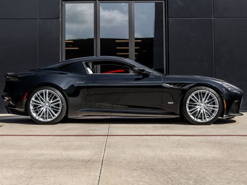 Used 2022 Aston Martin DBS Superleggera RWD image 10