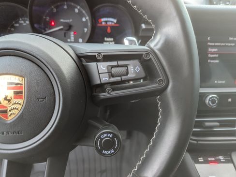 Used 2023 Porsche Macan image 17