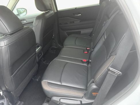 Certified 2025 Nissan Pathfinder SL FWD image 13