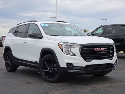 Used 2023 GMC Terrain SLT w/ Elevation Edition FWD image 2