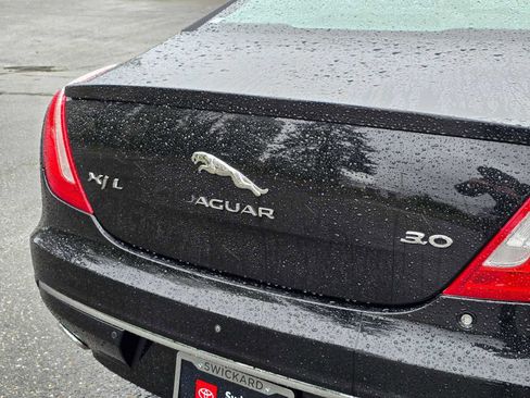 Used 2019 Jaguar XJ L Portfolio RWD image 15