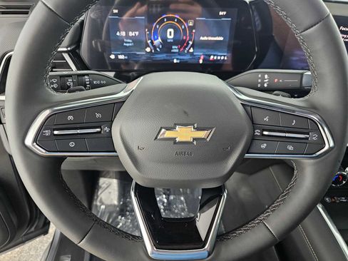 New 2025 Chevrolet Suburban Premier image 25