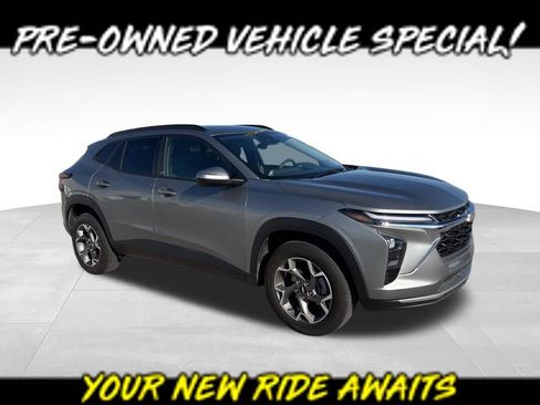 Used 2025 Chevrolet Equinox LT image 1