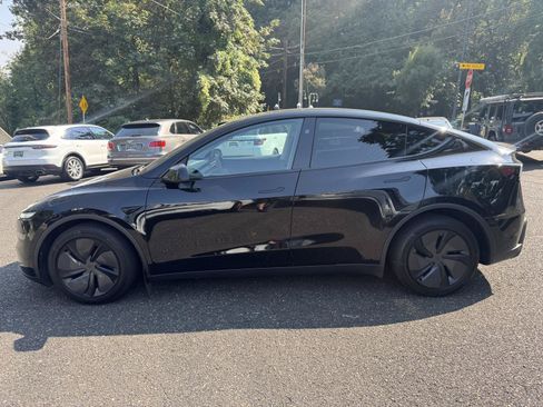 Used 2026 Tesla Model Y AWD image 6