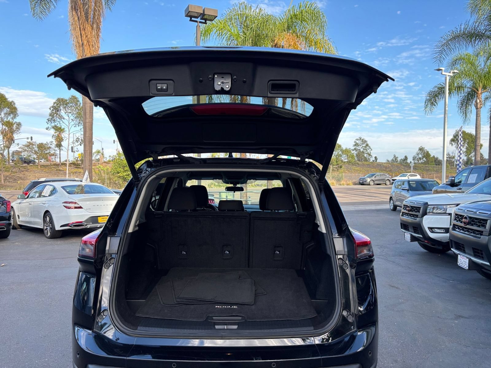 Used 2025 Nissan Rogue SV AWD/4WD image 32