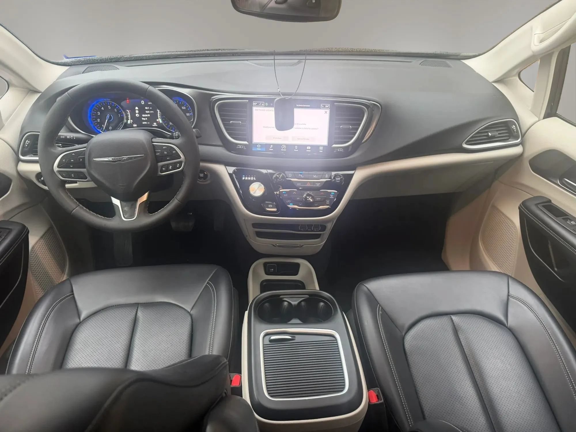 Used 2023 Chrysler Pacifica Touring-L FWD image 17