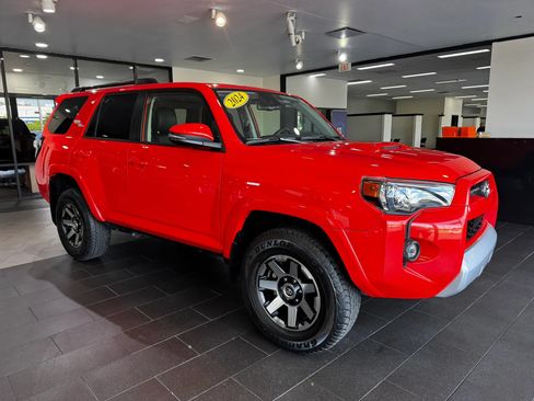 Used 2024 Toyota 4Runner TRD Off-Road Premium w/ Moonroof Package AWD/4WD image 6