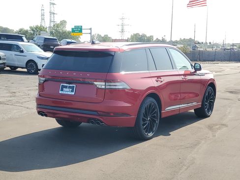 New 2026 Lincoln Aviator Reserve w/ Jet Appearance Package AWD/4WD image 4