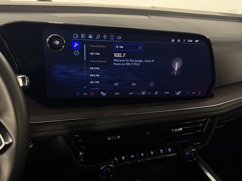 Used 2025 Chevrolet Suburban Z71 image 20