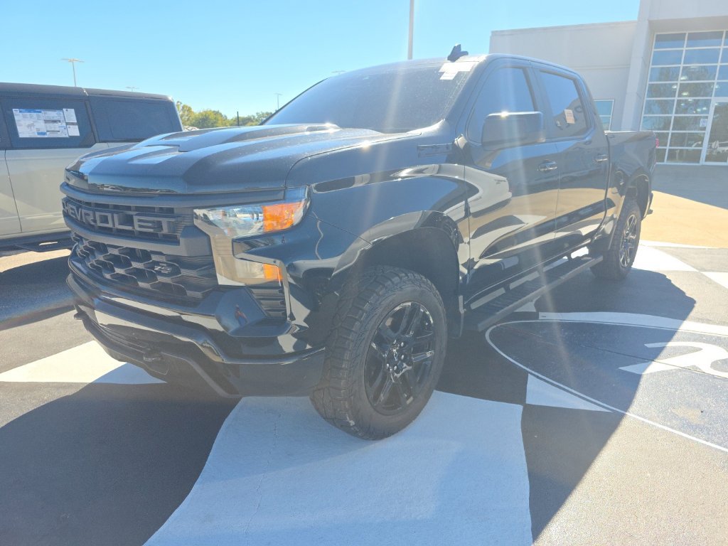 Used 2024 Chevrolet Silverado 1500 Custom Trail Boss w/ Midnight Edition AWD/4WD image 2