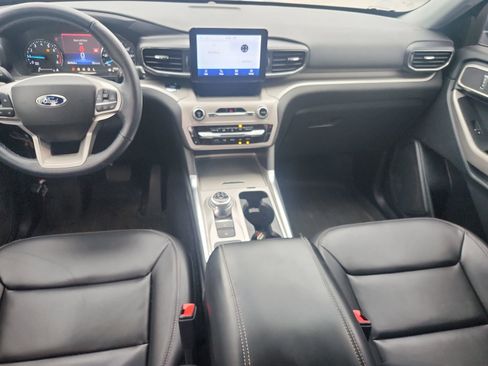 Used 2022 Ford Explorer XLT w/ Equipment Group 202A RWD image 5