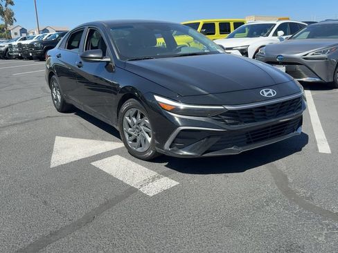 Used 2024 Hyundai Elantra SEL FWD image 3