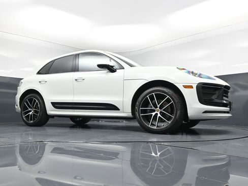 Used 2025 Porsche Macan AWD/4WD image 27