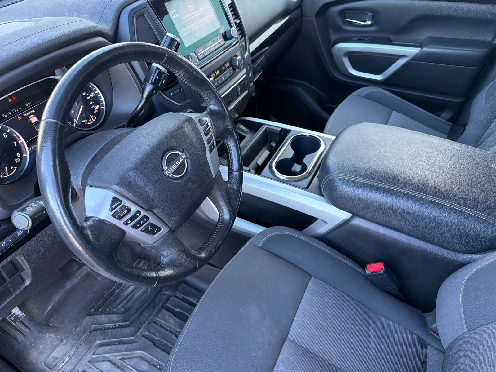 Used 2024 Nissan Titan SV w/ SV Convenience Package RWD image 9