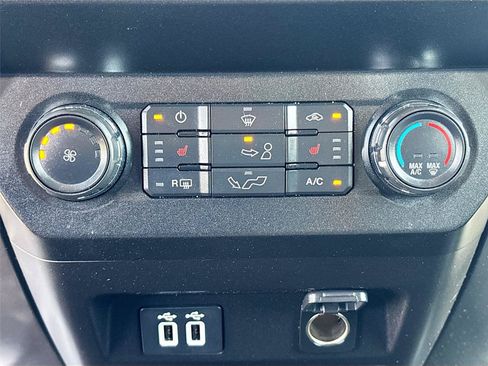 Used 2019 Ford F150 XLT w/ Equipment Group 302A Luxury AWD/4WD image 16