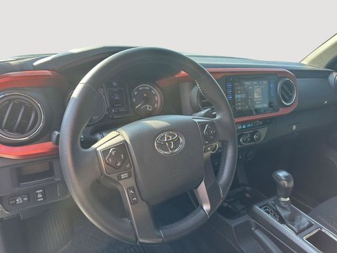 Used 2016 Toyota Tacoma TRD Sport w/ Premium & Technology Package AWD/4WD image 10