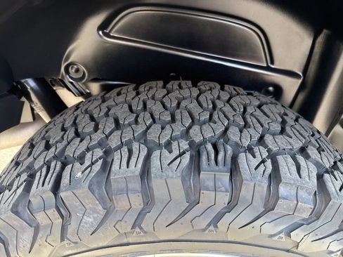 Used 2024 Jeep Wrangler Unlimited Rubicon 4xe AWD/4WD image 12