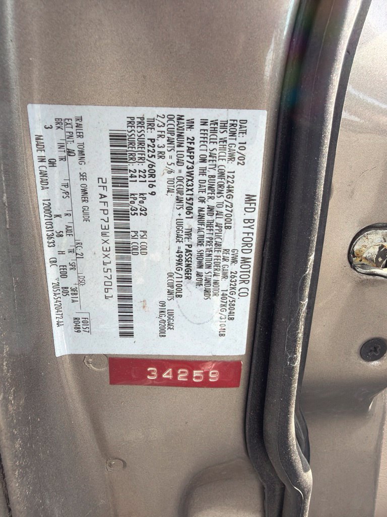 Used 2003 Ford Crown Victoria RWD image 2