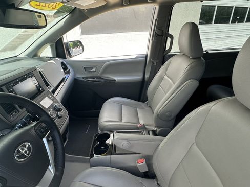 Used 2020 Toyota Sienna XLE FWD image 33