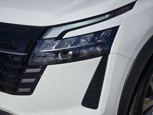 New 2026 Nissan Pathfinder S image 9