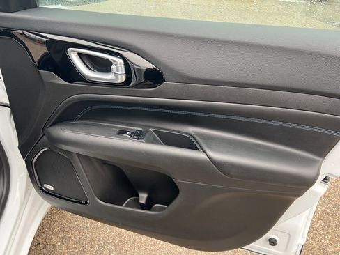 Used 2025 Jeep Compass Limited w/ High Altitude Package image 22