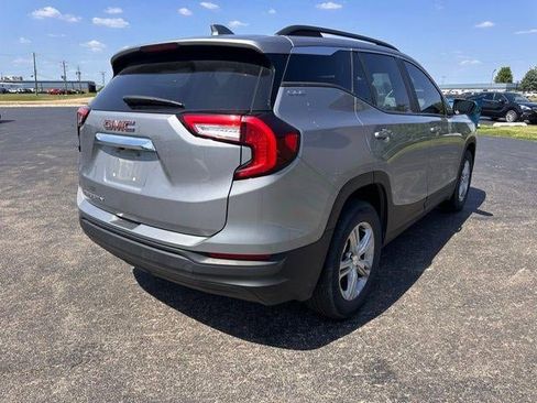 Used 2023 GMC Terrain SLE w/ Driver Convenience Package FWD image 5