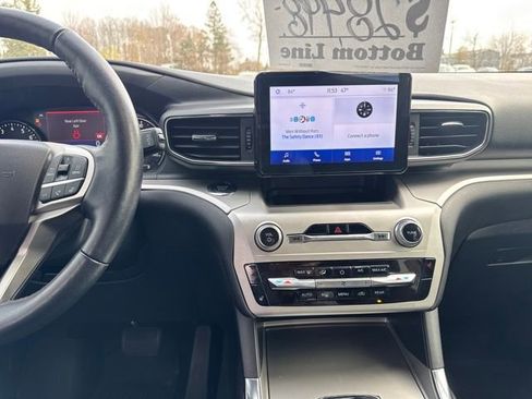 Used 2022 Ford Explorer XLT w/ Equipment Group 202A image 27