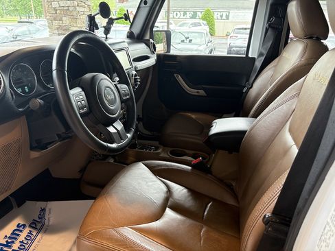 Used 2013 Jeep Wrangler Unlimited Sahara w/ Connectivity Group AWD/4WD image 2