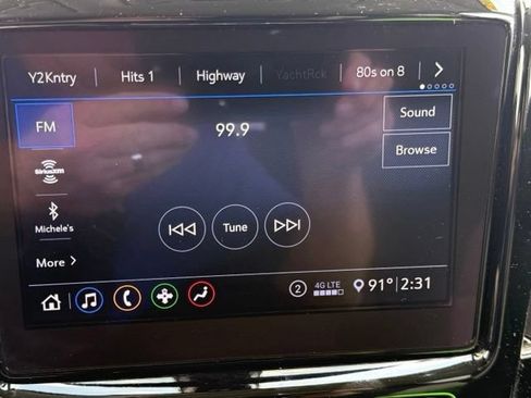 Used 2021 Chevrolet Traverse LT FWD image 30