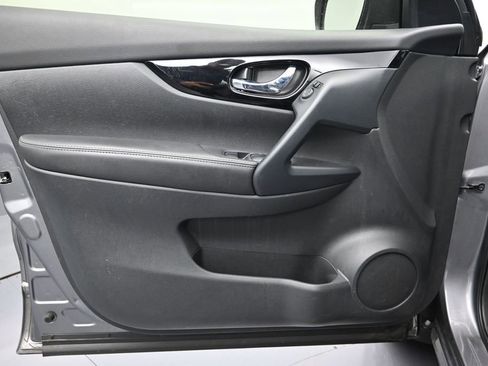 Used 2022 Nissan Rogue Sport SV FWD image 12