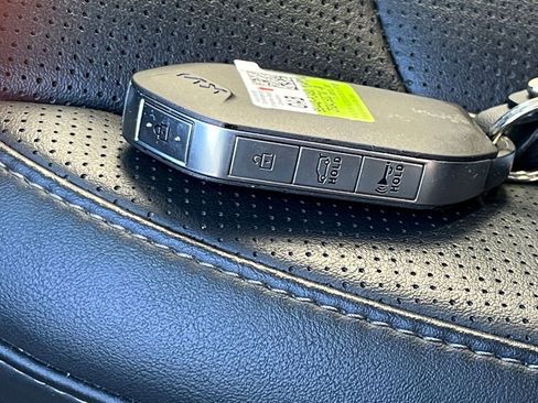 Used 2024 Kia Sorento S image 23