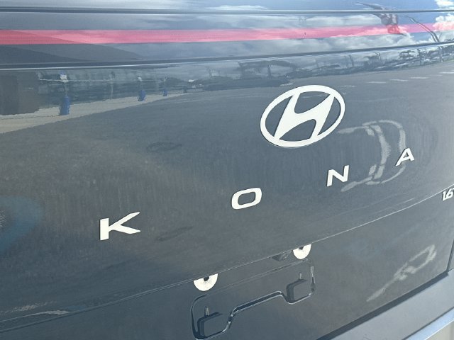 Used 2025 Hyundai Kona Limited FWD image 9